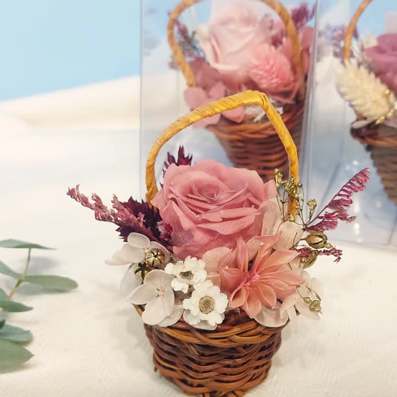 永生小花籃 不凋花 永生花 禮物 生日禮物 擺飾 玫瑰花 婚禮小物