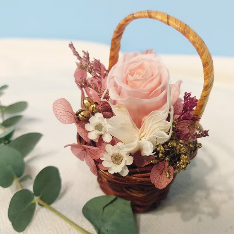 永生小花籃 不凋花 永生花 禮物 生日禮物 擺飾 玫瑰花 婚禮小物
