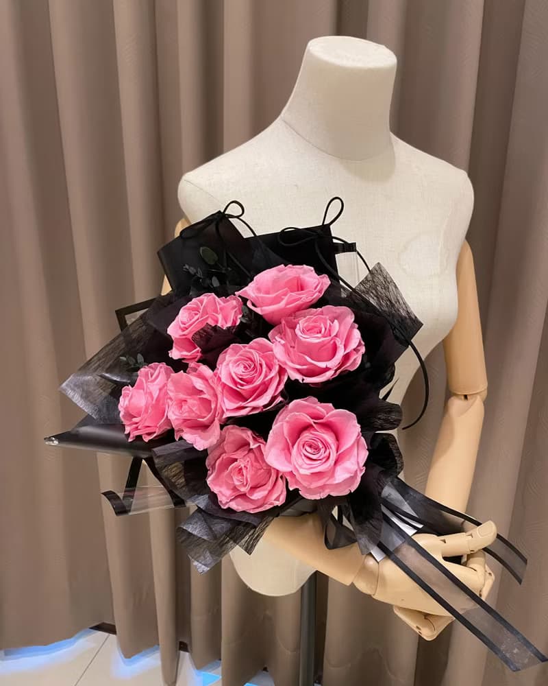 暗夜浪漫永生花束 情人節花束 母親節花束 畢業花束 求婚花束