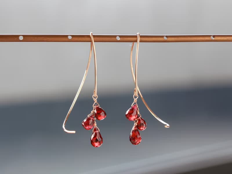 14kgf- garnet half curl pierced earrings