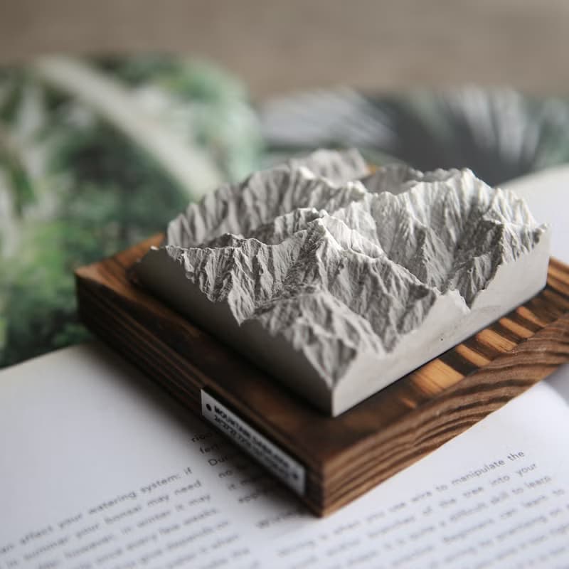 Taiwan Dabajian Mountain - 臺灣山脈擴香石-大霸尖山