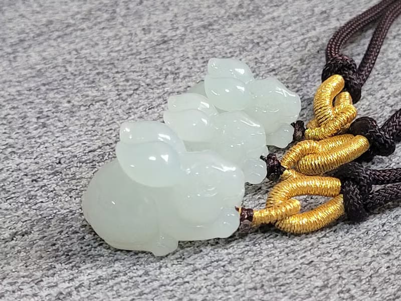 【親翠】天然翡翠 冰嬌爆水底胖耳起瑩光圓圓大眼兔吊墜 | 生肖兔