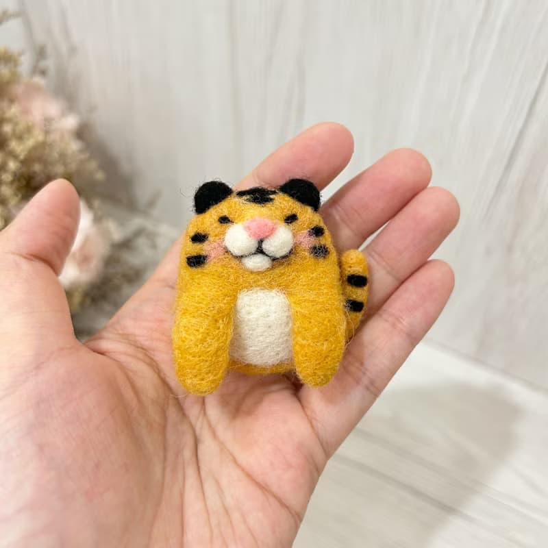 口袋小動物 黃金獵犬小太陽 小老虎 羊毛氈別針 胸針 療癒 送禮