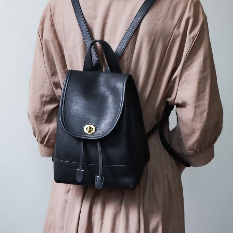 Vintage Coach 黑色簡約方形真皮小後背包