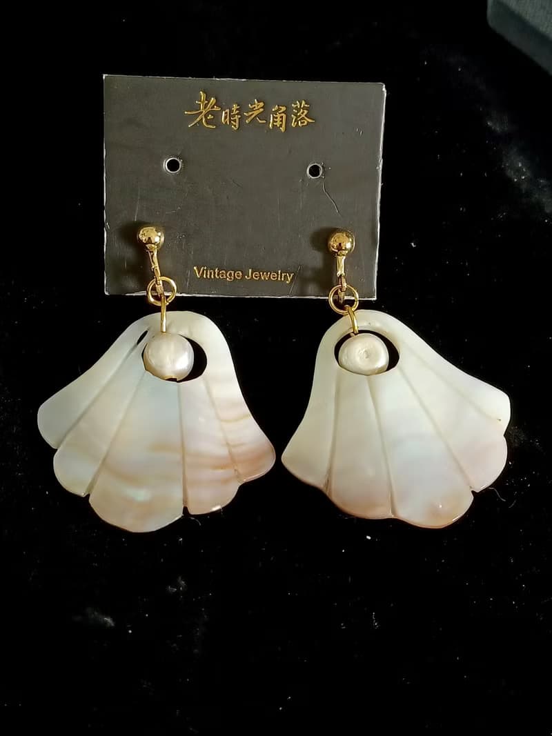 vintage jewelry  典雅氣質扇形珠貝 夾式耳環