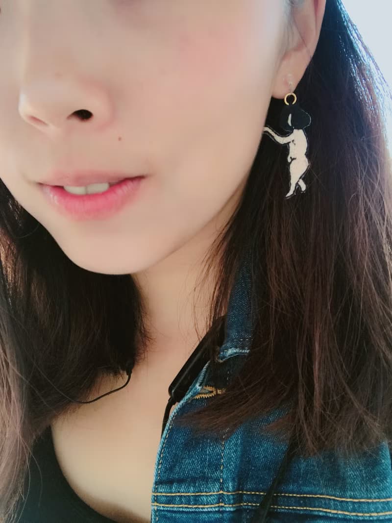 手作刺繡// 裸奔女子耳環//單一隻//可改夾式