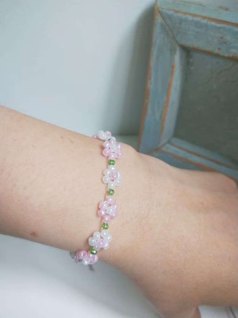 暖光串珠花手鍊-淺粉