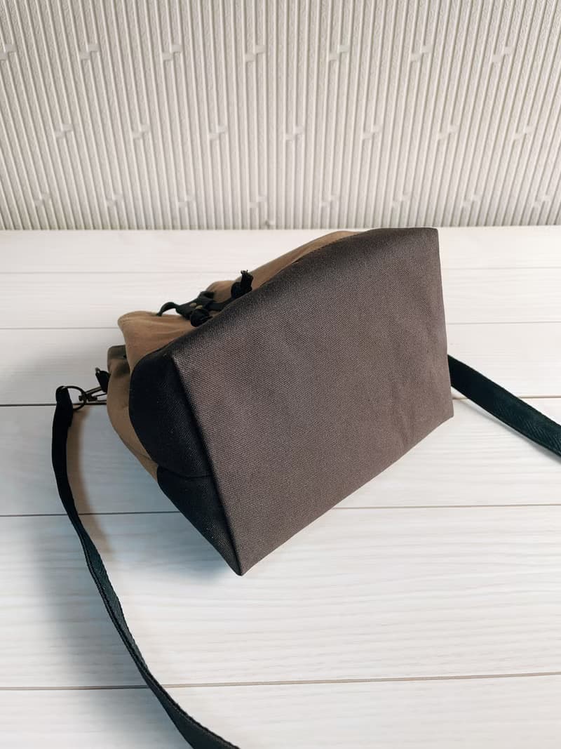 倉敷帆布　巾着ショルダーバッグ　バイカラー　サコッシュ　2way　巾着バッグ  ブラウン×チョコレートブラウン