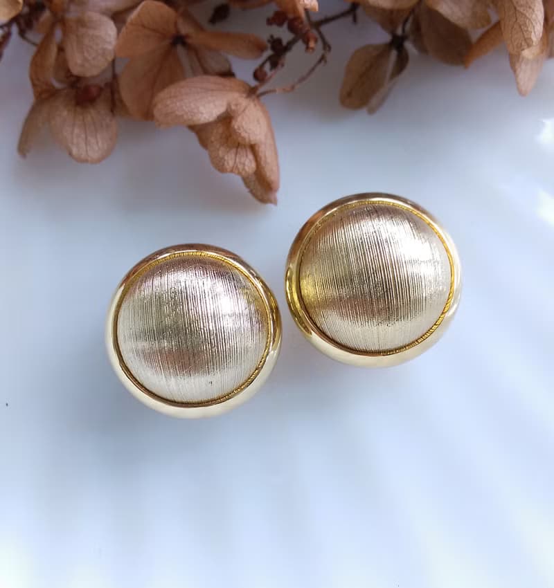 Vintage Jewelry 西洋古董飾品 金屬刷紋 細致半圓 立體 夾式耳環