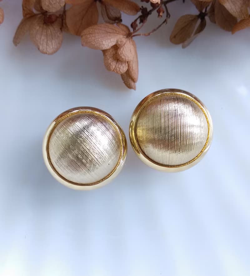 Vintage Jewelry 西洋古董飾品 金屬刷紋 細致半圓 立體 夾式耳環