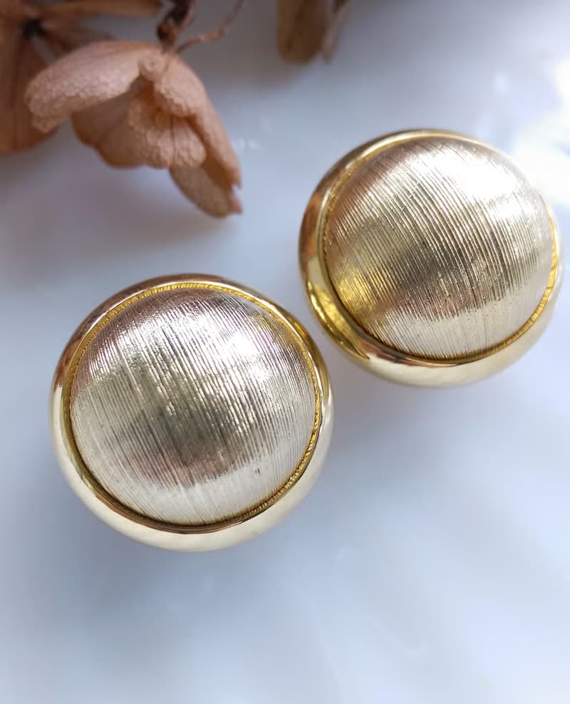 Vintage Jewelry 西洋古董飾品 金屬刷紋 細致半圓 立體 夾式耳環