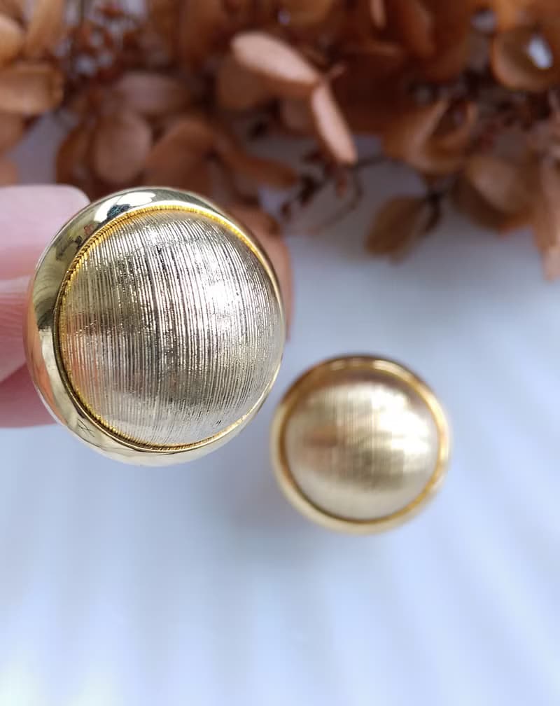 Vintage Jewelry 西洋古董飾品 金屬刷紋 細致半圓 立體 夾式耳環