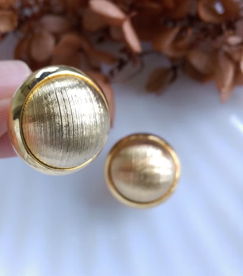 Vintage Jewelry 西洋古董飾品 金屬刷紋 細致半圓 立體 夾式耳環