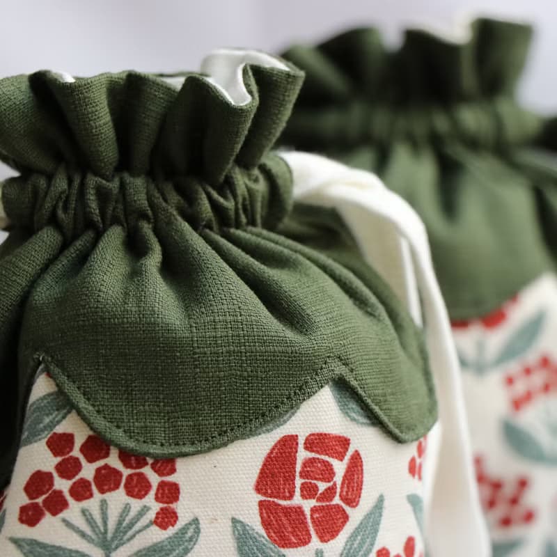 【 MY HANDMADE 】Little Flower 紅綠圓底束口袋 l 日