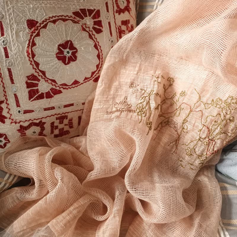 四季適用 可穿戴的藝術品 手工刺繡真絲混麻薄圍巾 幻想中的村落