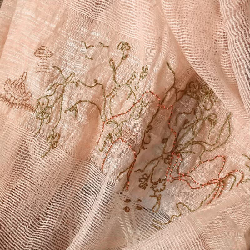 四季適用 可穿戴的藝術品 手工刺繡真絲混麻薄圍巾 幻想中的村落