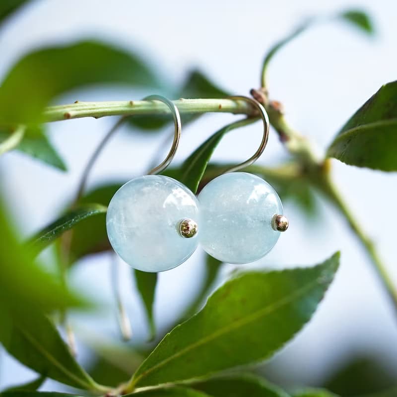 ラウンドカットアクアマリンのシンプル一粒ピアス　Liselotte