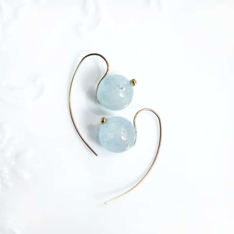 ラウンドカットアクアマリンのシンプル一粒ピアス　Liselotte