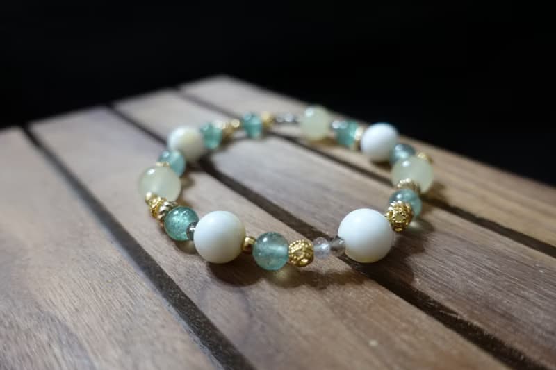 水晶手鍊 晶礦系列—白霧之森 綠草莓晶 摩根石 金線貝