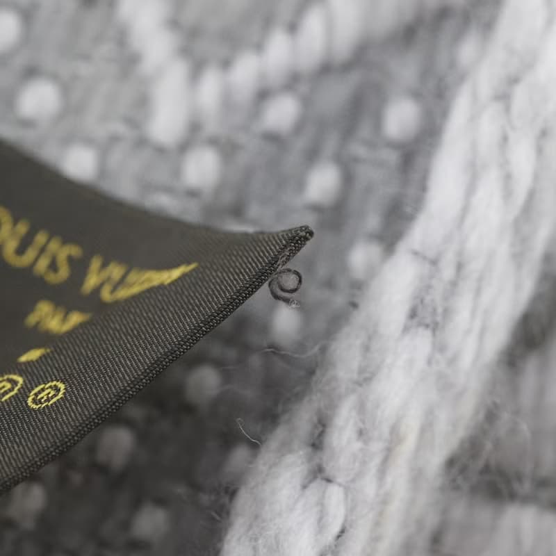 【日本直送】ルイ・ヴィトン LOUIS VUITTON エシャルプ・ロゴマニア マフラー マフラー M74742 ウール ユニセックス【中古】