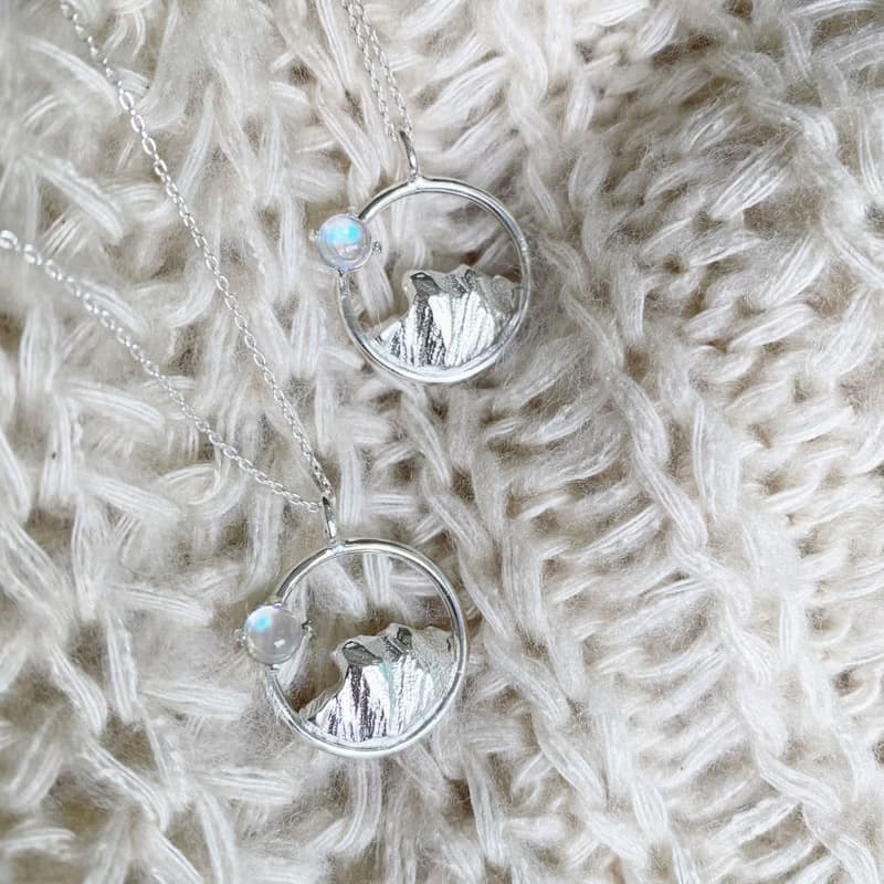獅子山月亮石項鍊 Lion Rock moonstone Necklace