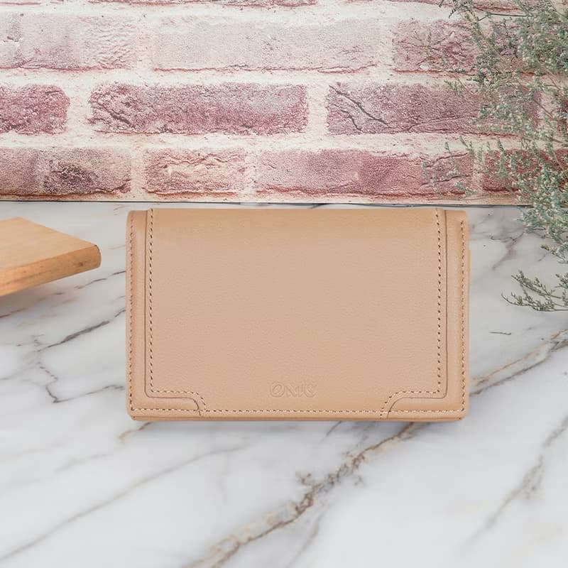 立體拼貼軟牛皮多夾層兩折中夾4152(奶茶色)