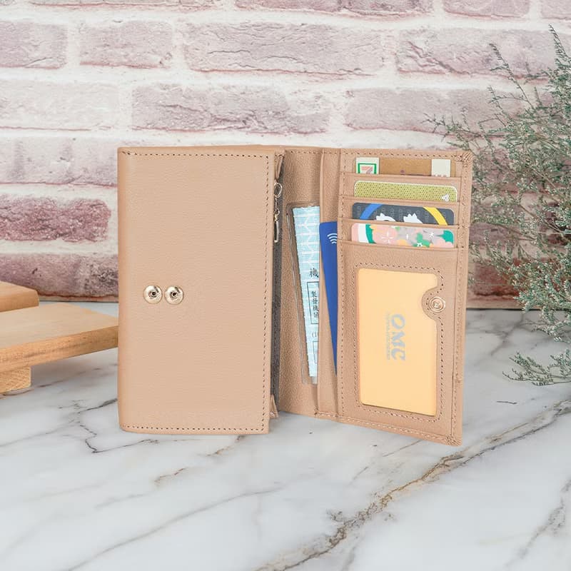 立體拼貼軟牛皮多夾層兩折中夾4152(奶茶色)