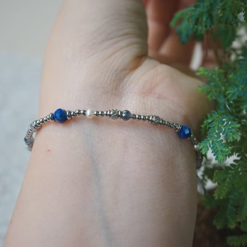 ll 水鏡藍夢 ll  白水晶 菫青石 青金石 淡水珍珠 手鍊 BR-00033