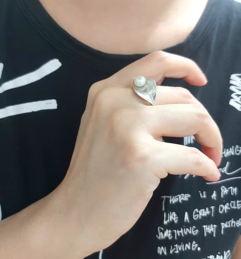+葉露+ 925純銀飾 精緻葉紋露珠造型戒指 天然淡水珍珠 戒圍訂製