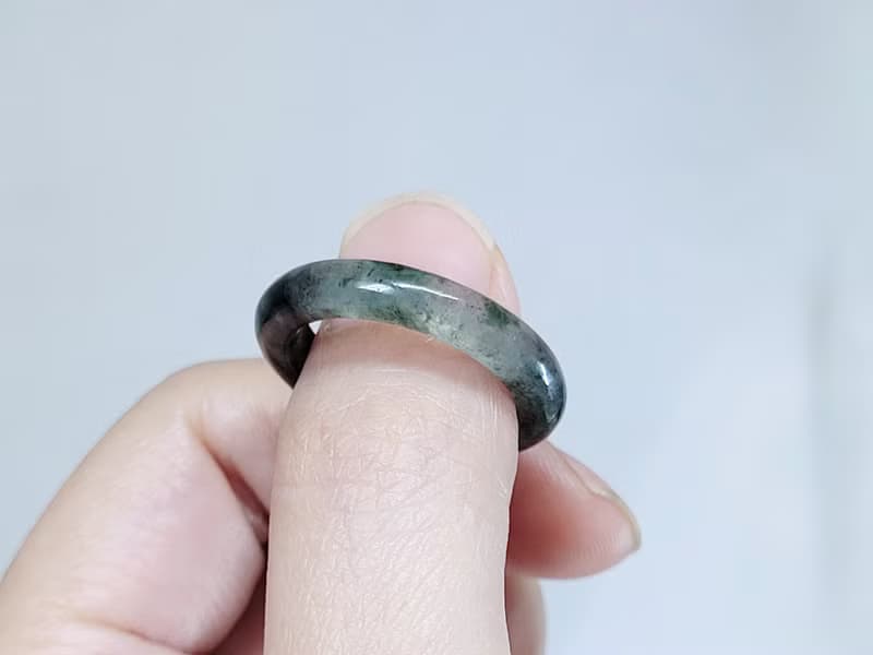 【親翠】天然翡翠 冰炸烏雞綠潮黑手指鐲16號戒圈B款 畢業禮物