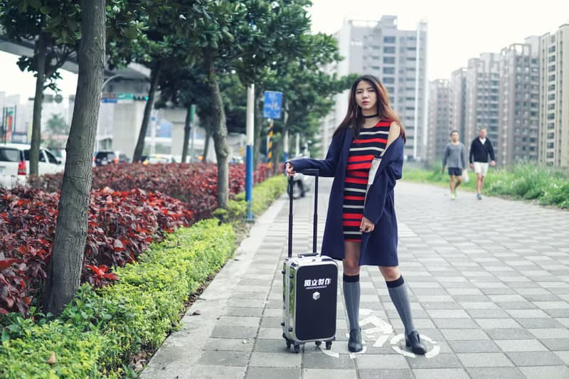 獨行者 - 鏡面黑不鏽鋼旅行箱