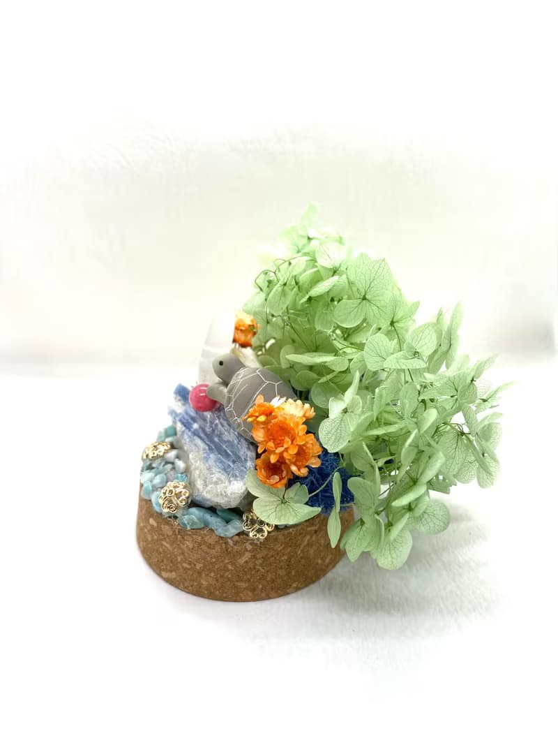 海龜與白水晶月亮/巴西藍晶原石/紅纹石-水晶公仔乾燥花擺設