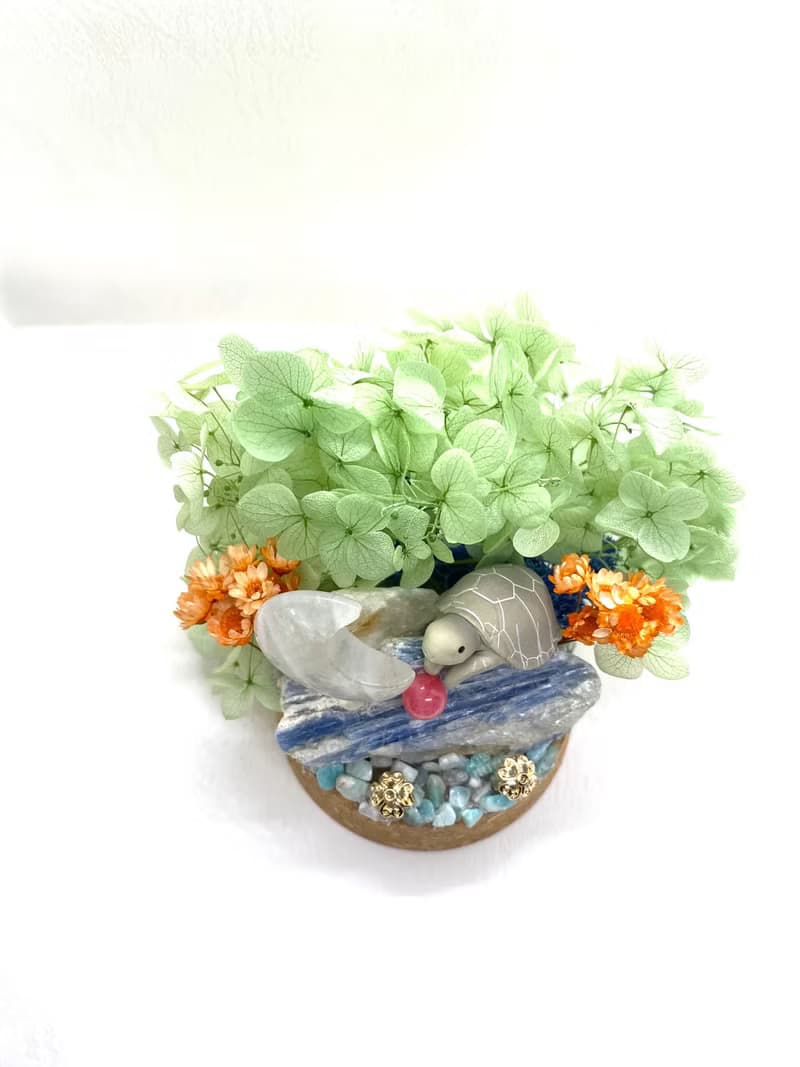 海龜與白水晶月亮/巴西藍晶原石/紅纹石-水晶公仔乾燥花擺設