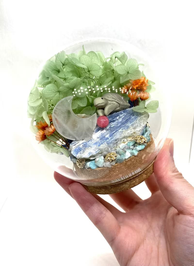 海龜與白水晶月亮/巴西藍晶原石/紅纹石-水晶公仔乾燥花擺設