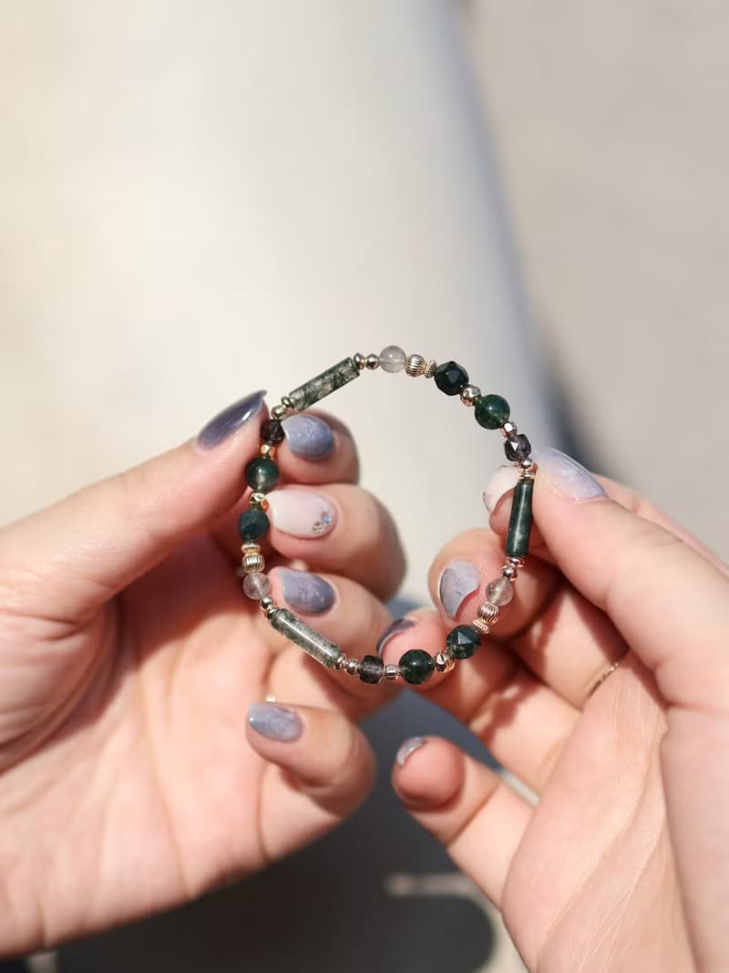 一派青鬆。水草瑪瑙 黑髮晶 拉長石 14KGF 水晶礦石手鍊
