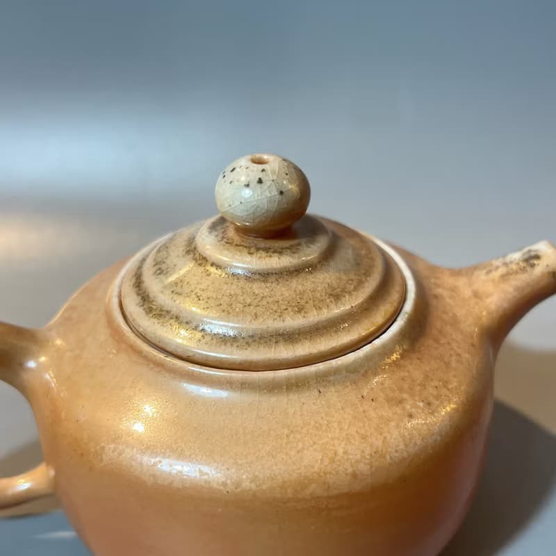柴燒瓷土重落灰正把茶壺  / 小平凡手作