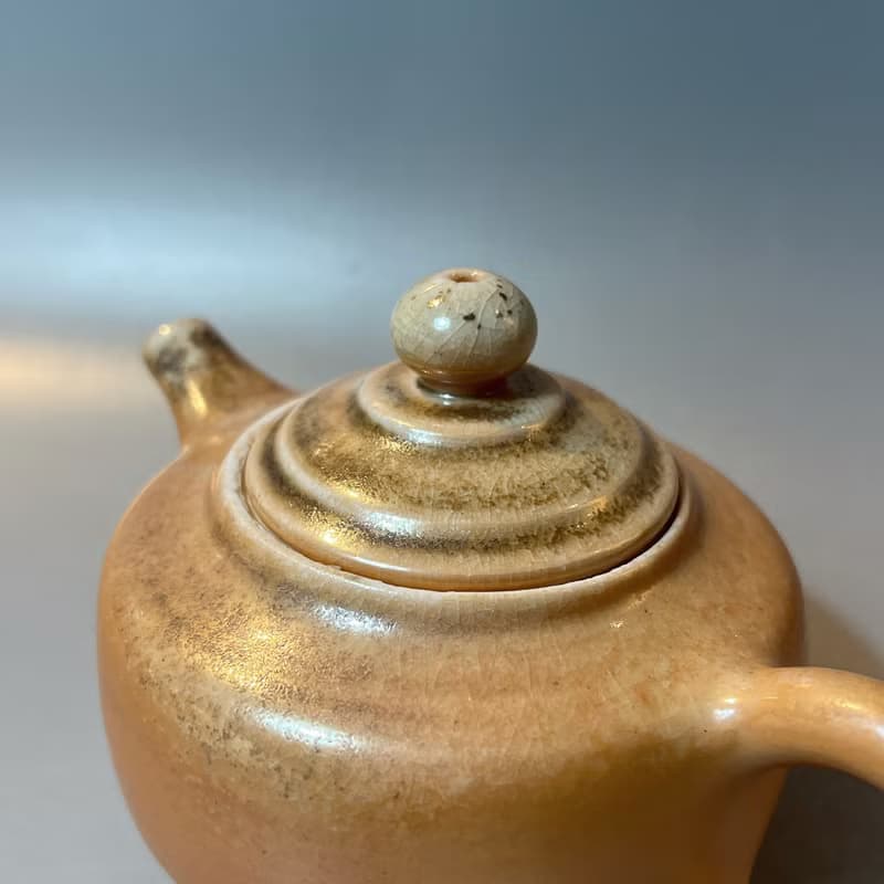 柴燒瓷土重落灰正把茶壺  / 小平凡手作