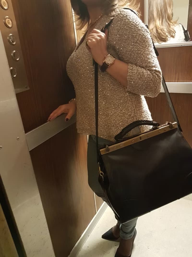 Black vegetable-tanned leather old frame western bag.