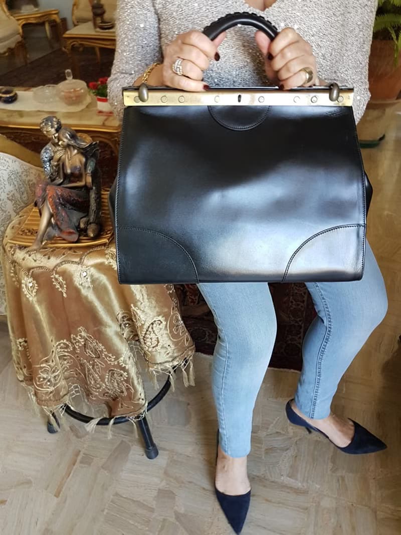 Black vegetable-tanned leather old frame western bag.