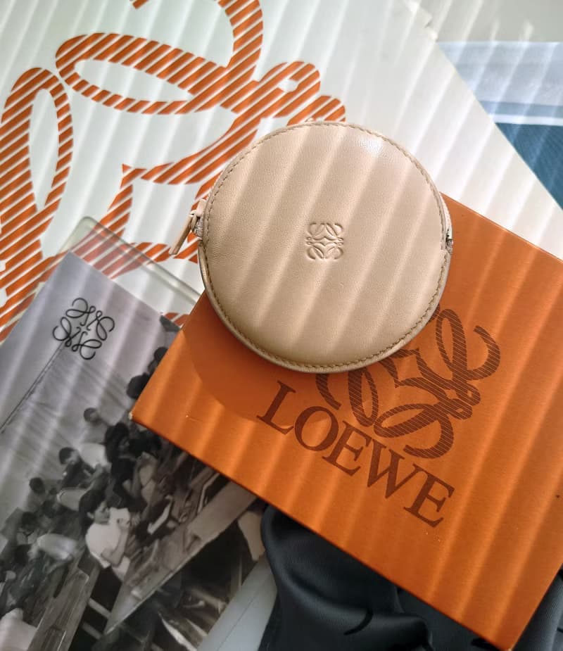 全新品連盒 Loewe 圓餅乾收納包 錢包零錢夾 零錢包散銀包 散紙包