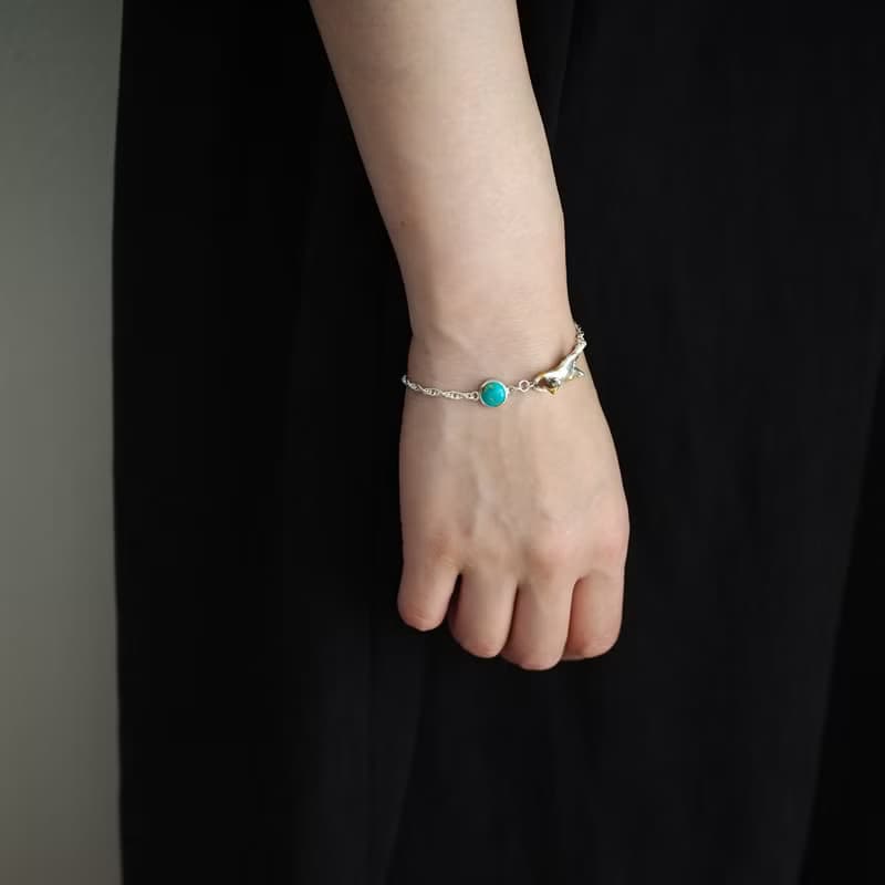 爪をひっかけた三毛猫ブレスレット ターコイズ