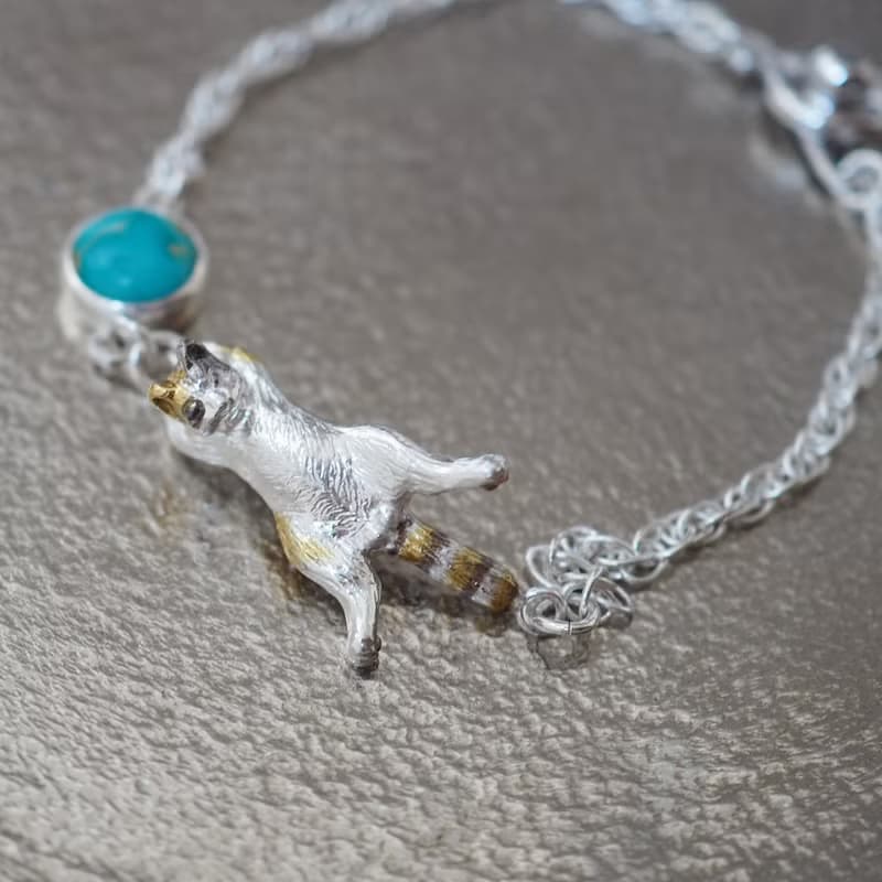 爪をひっかけた三毛猫ブレスレット ターコイズ