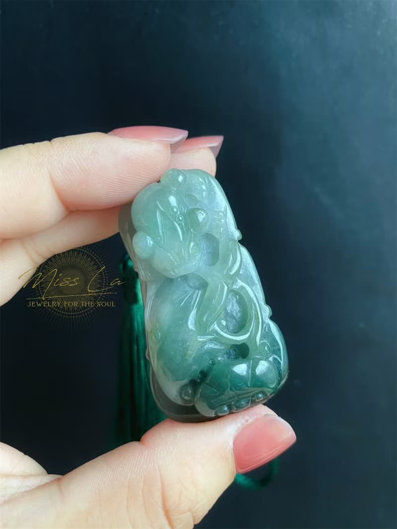 天然緬甸玉 翡翠 翹色巧雕 油青 如意 三腳金蟾 招財進寶 包掛