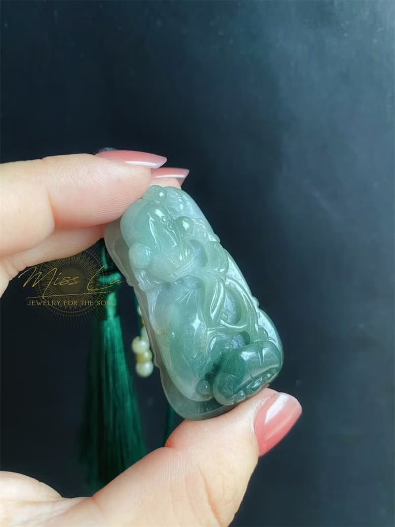 天然緬甸玉 翡翠 翹色巧雕 油青 如意 三腳金蟾 招財進寶 包掛