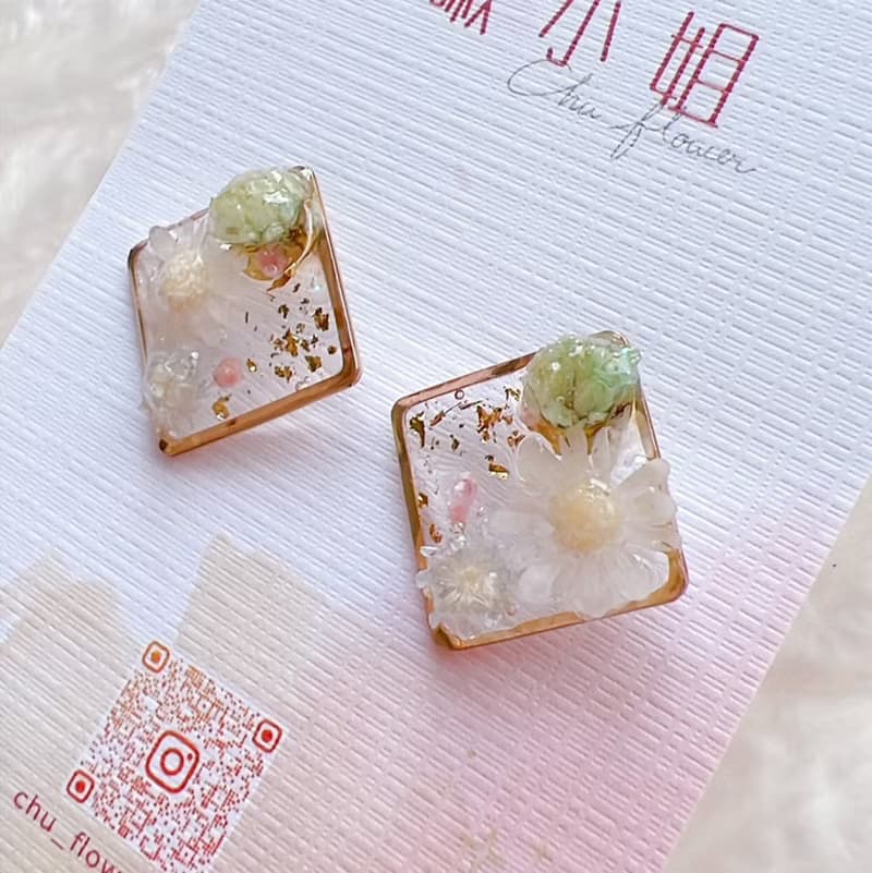 滿天星花方形耳飾