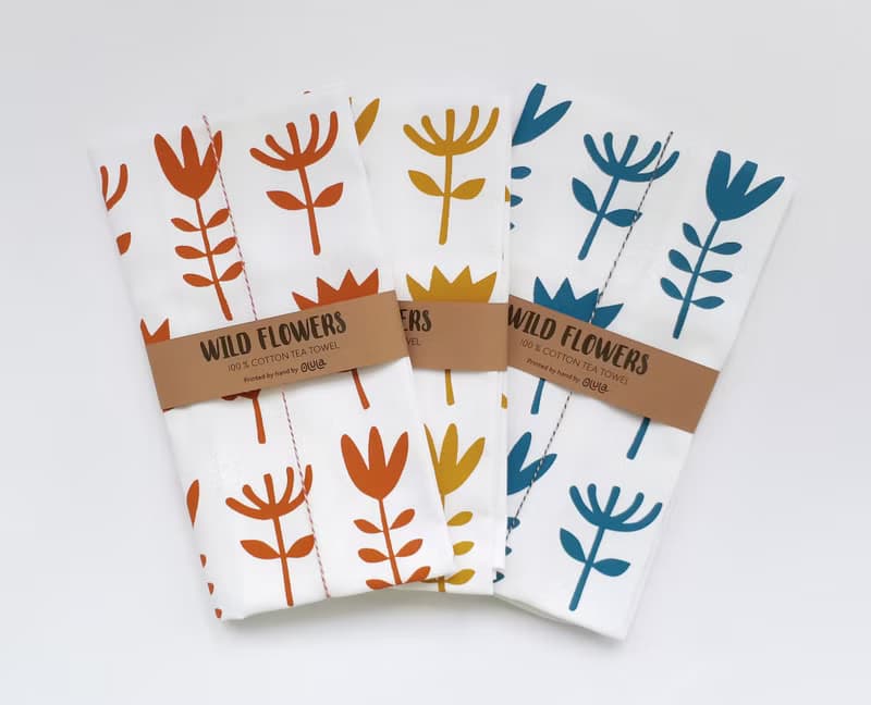 Tea towel Wild Flowers made of screenprinted cotton. Cheer up your home!