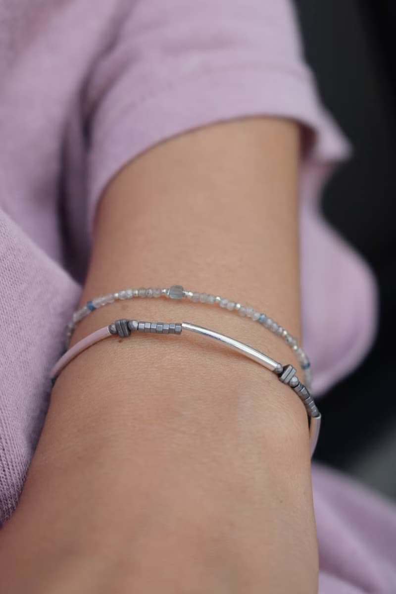 手鍊 烤漆金屬隔珠 鍍銀彎管 - 把握 -