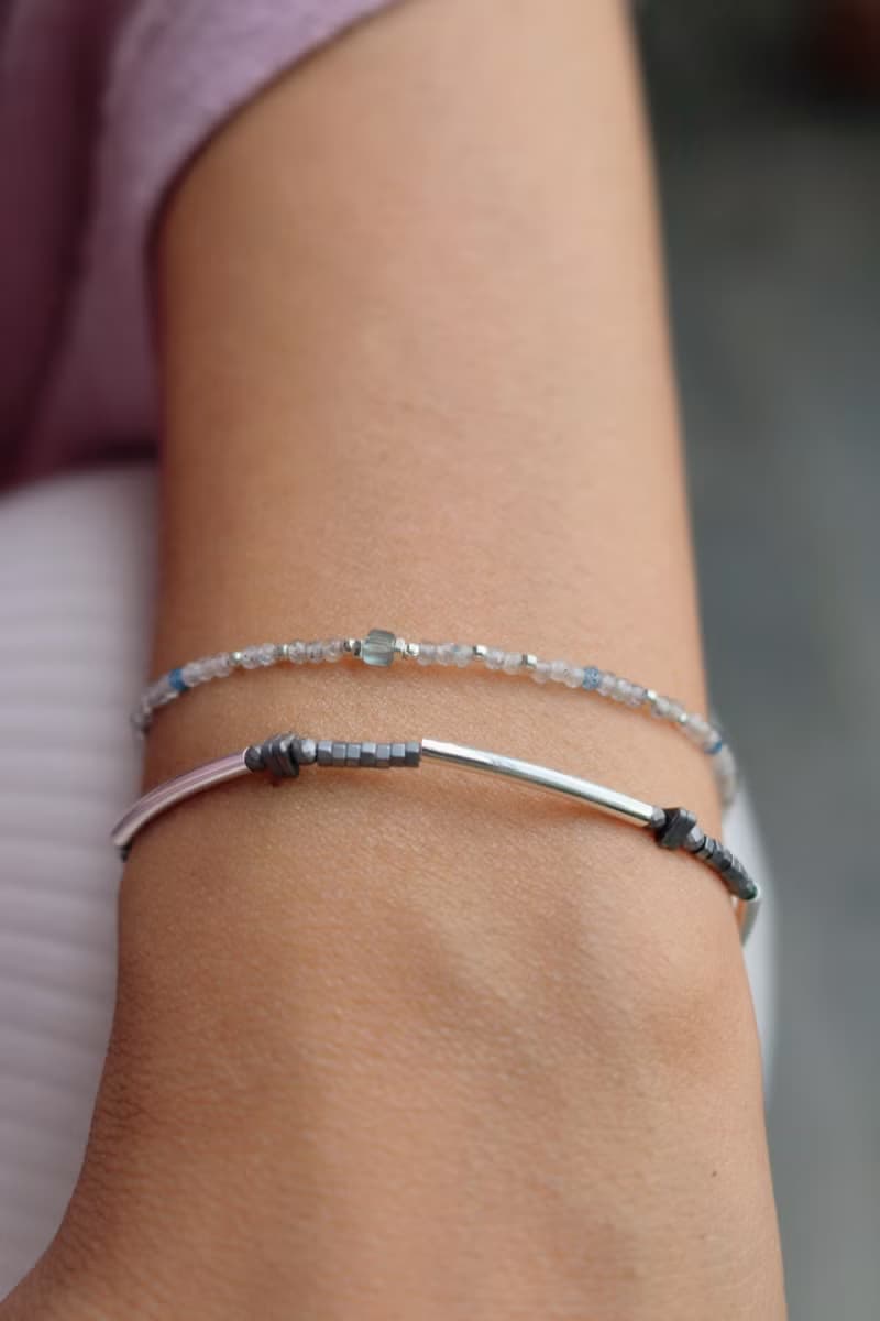 手鍊 烤漆金屬隔珠 鍍銀彎管 - 把握 -