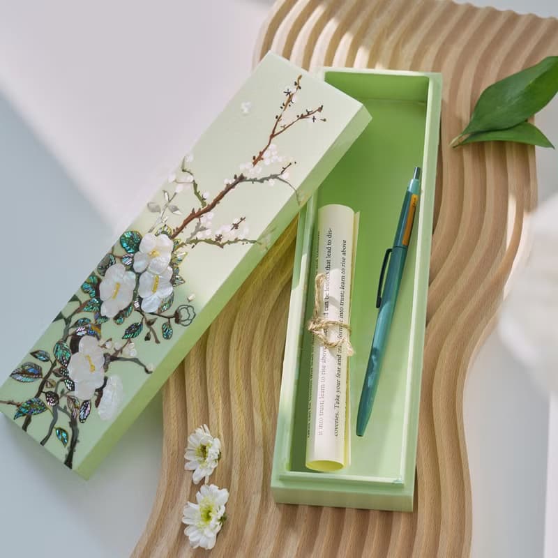 Camellia and Plum Blossom, Mother-of-pearl Craft Box, Mint