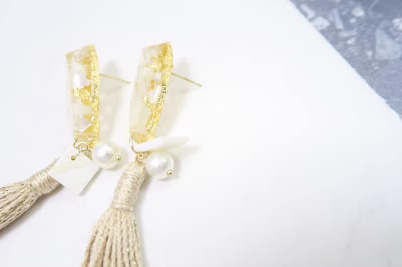 OUD原創. 手工飾品. 幾何系列--礦石形金箔白貝珍珠流蘇耳環/耳夾